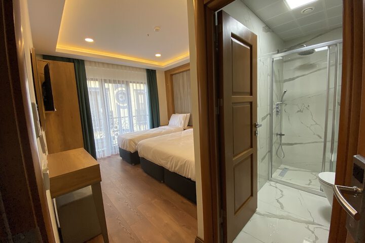 Room 8 of 19