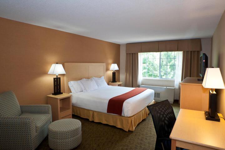Standard King Bed Accessible (2 of 13)