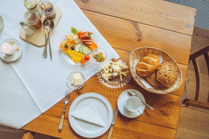 Breakfast/Coffee Service 73 of 96