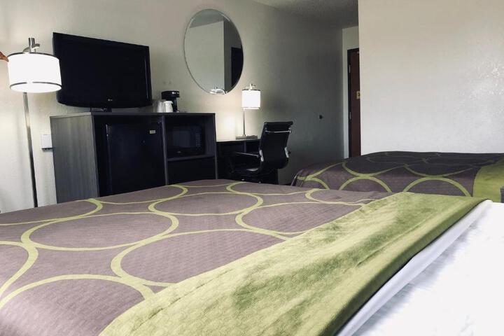 1 Queen Bed (5 of 19)