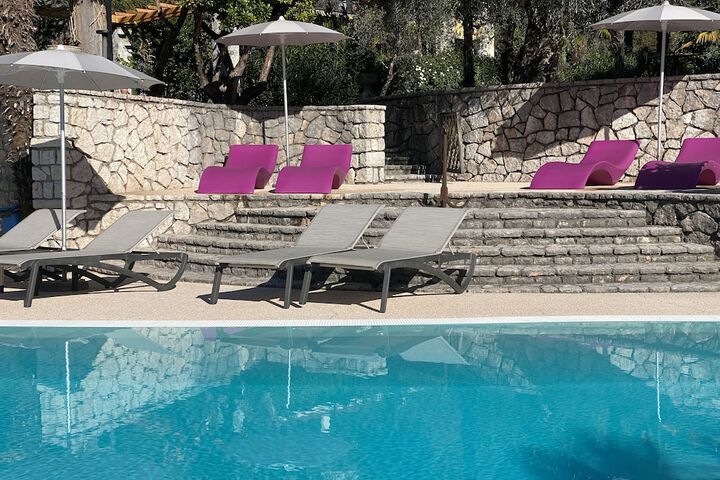 Pool 42 of 90