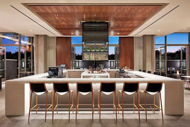 Lobby lounge