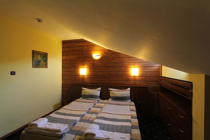 Room 3 of 62