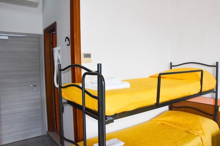 Room 11 of 27
