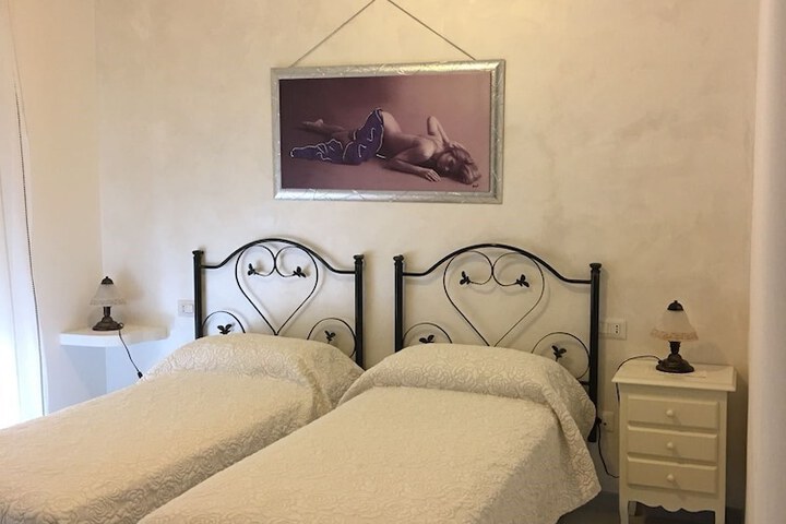 Room 8 of 31