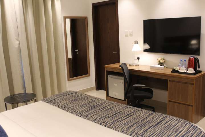 Room 6 of 17