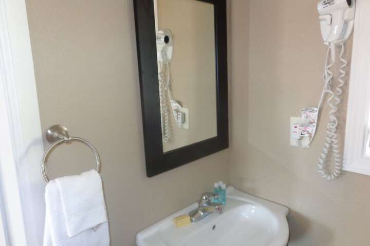 Bathroom sink