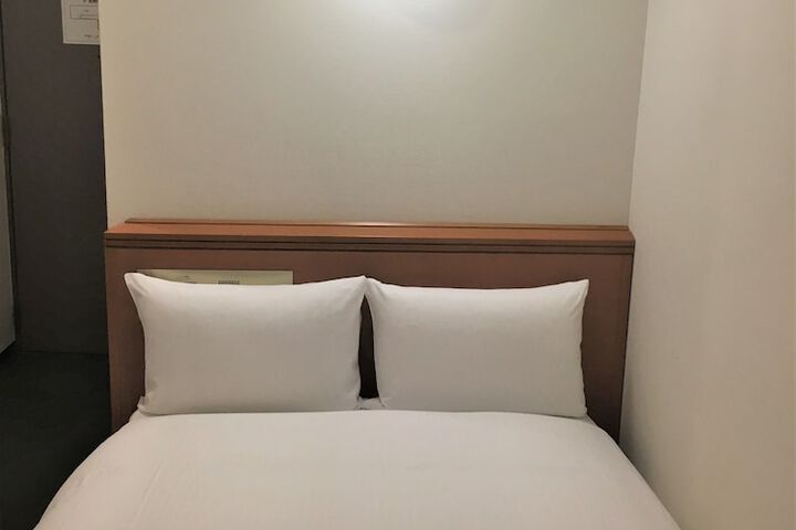 Room 12 of 32