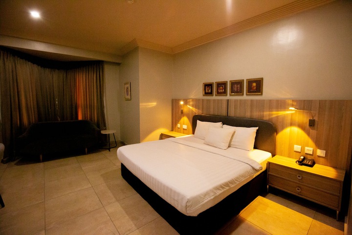 Room 4 of 29