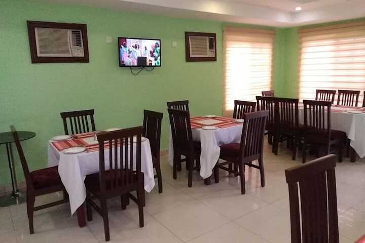 Dining 18 of 47