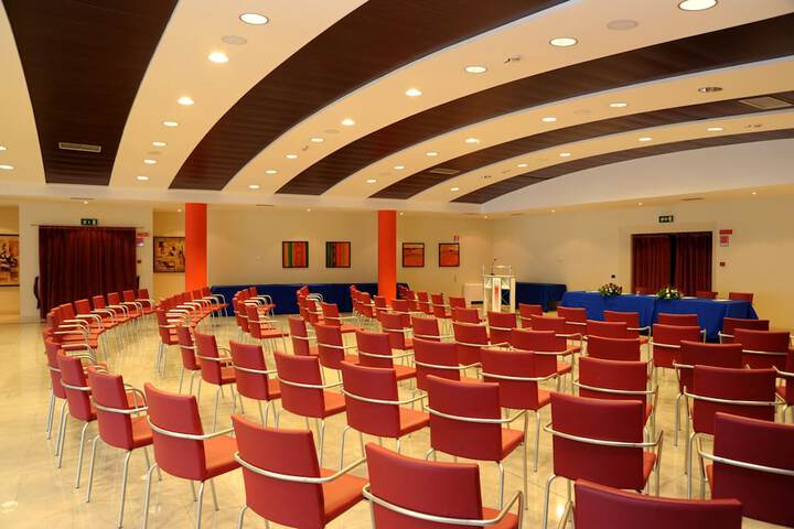 Business Center 118 of 121