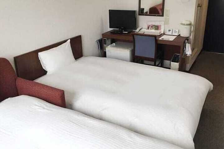 Room 16 of 32