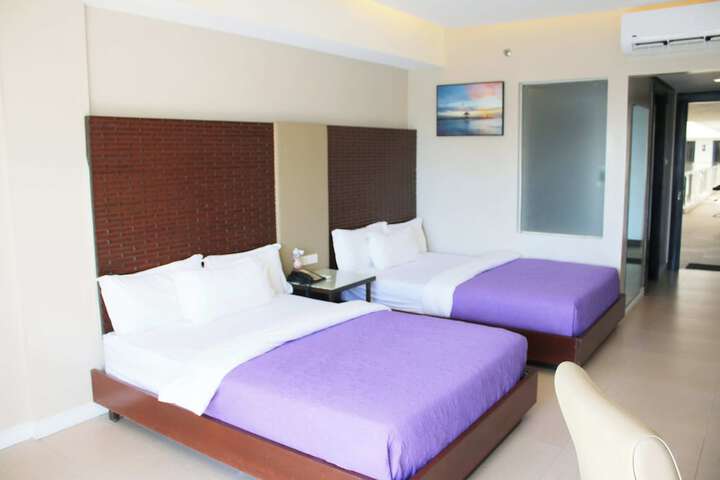 Room 17 of 211