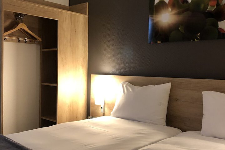 Room 10 of 51