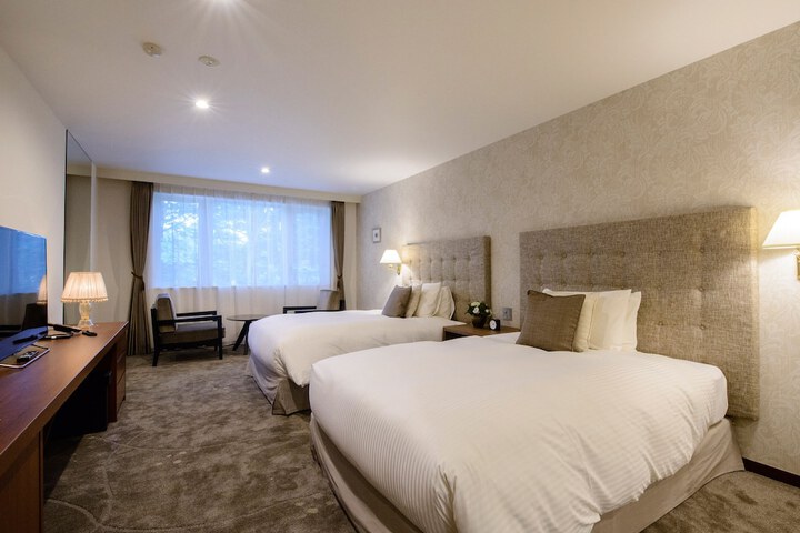 Room 8 of 96
