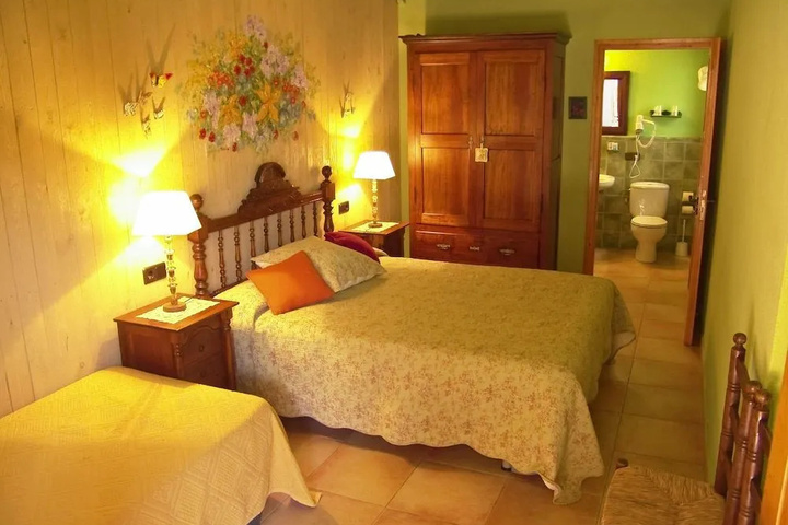 Room 4 of 17