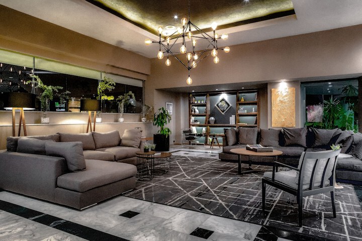 Entrance & Lobby