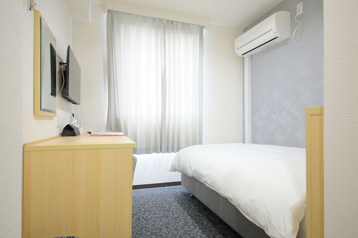 Room 28 of 107