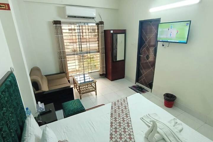 Room 28 of 35
