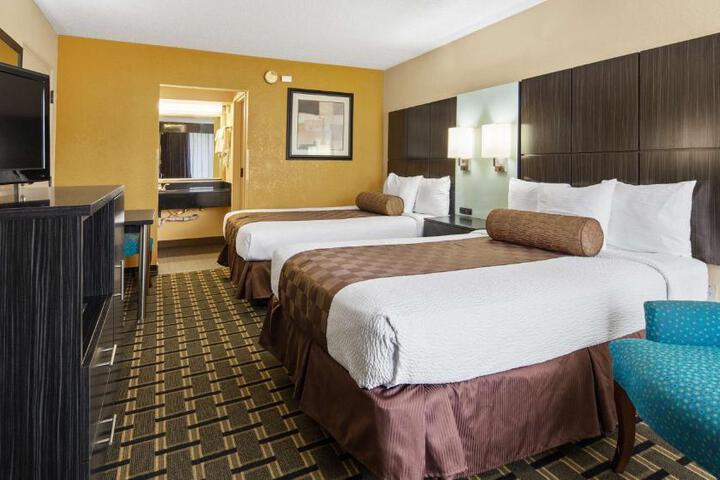 2 Double Beds (3 of 7)