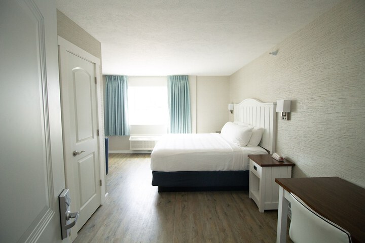 1 King Bed (24 of 28)