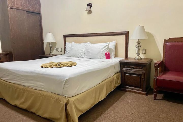 Room 8 of 32
