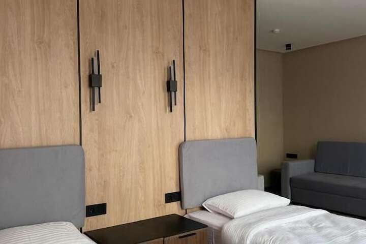 Room 4 of 33