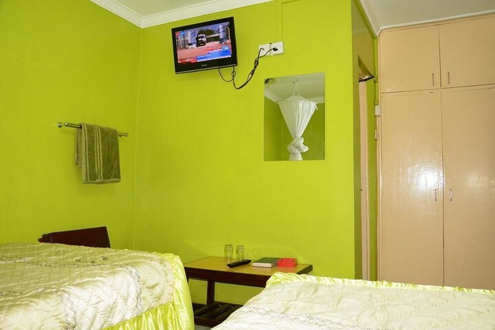 Room 10 of 24
