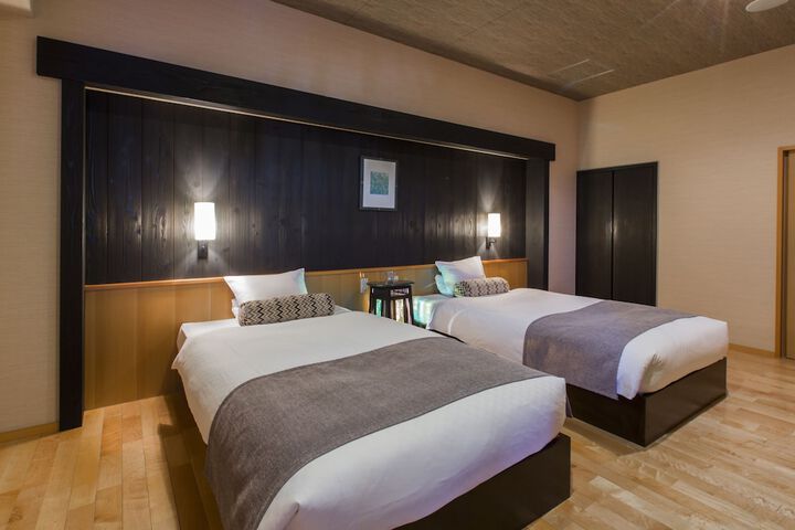 Room 4 of 37