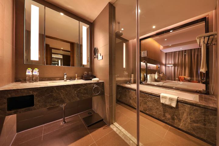 Room 32 of 70