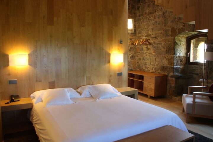 Room 4 of 37