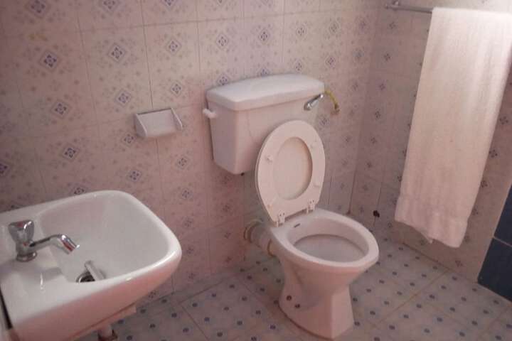 Room 8 of 10