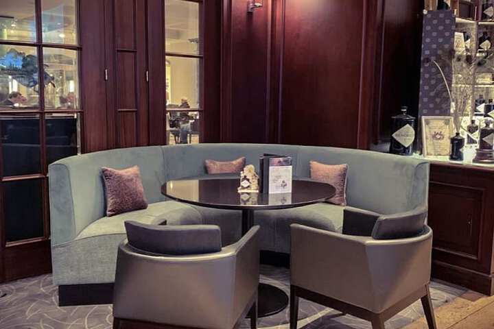 Lounge 104 of 122