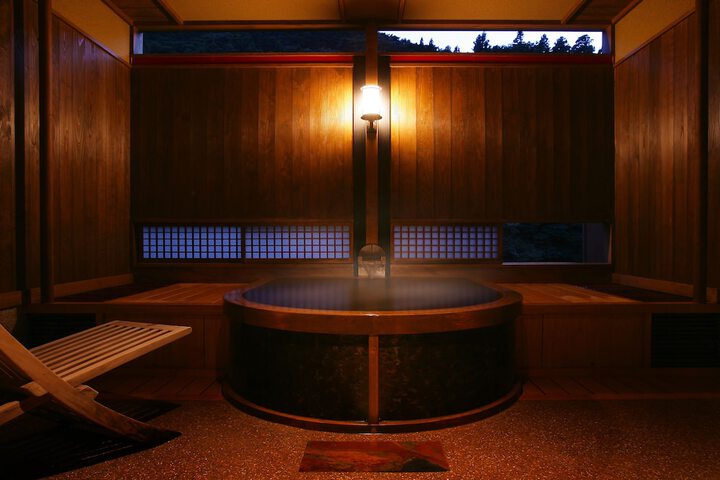 Deep soaking bathtub
