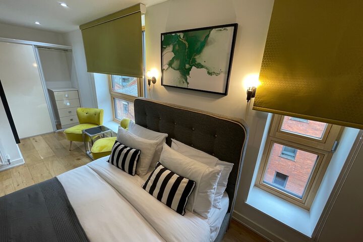 Room 3 of 296