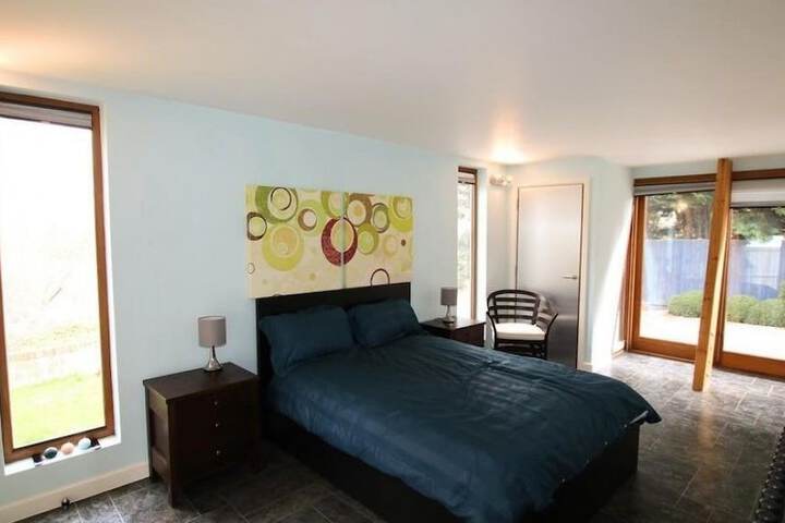 Room 7 of 9