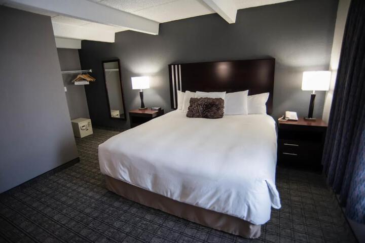 2 Queen Beds (24 of 36)