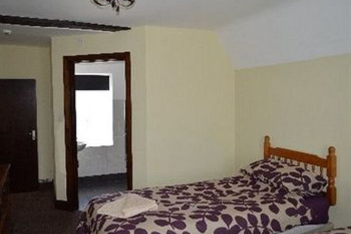 Room 8 of 13