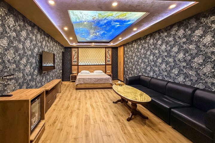 Room 13 of 34