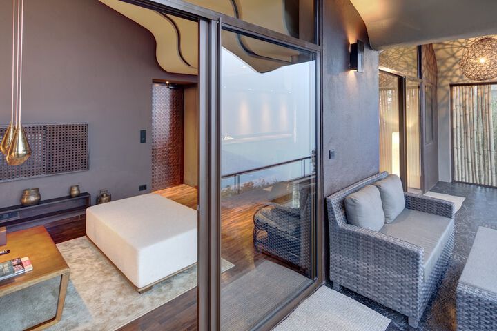 Room 2 of 38