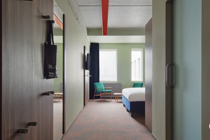 Room 9 of 53