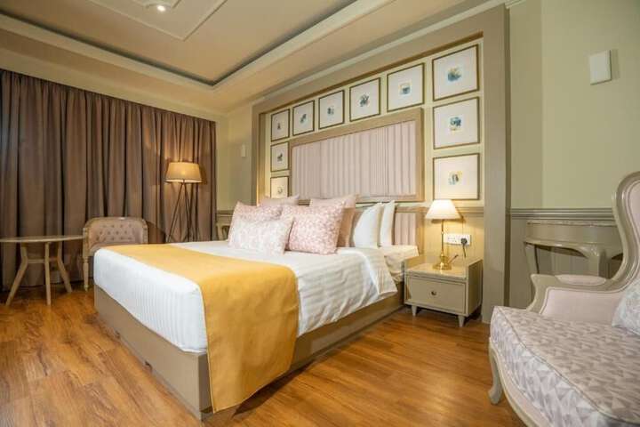 Room 4 of 20