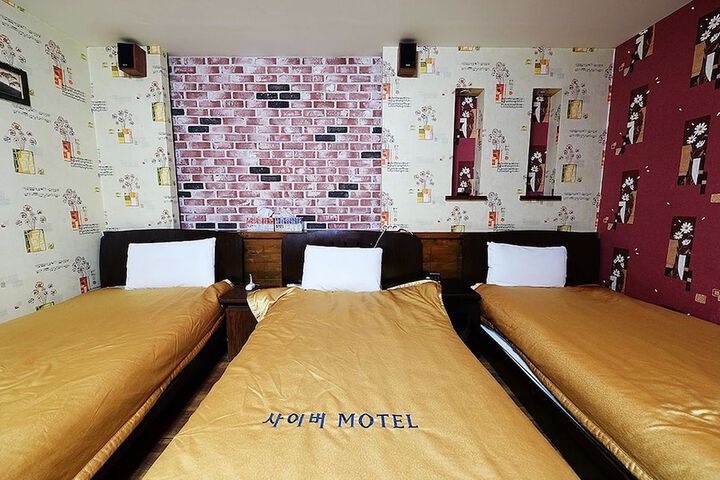 Room 3 of 31