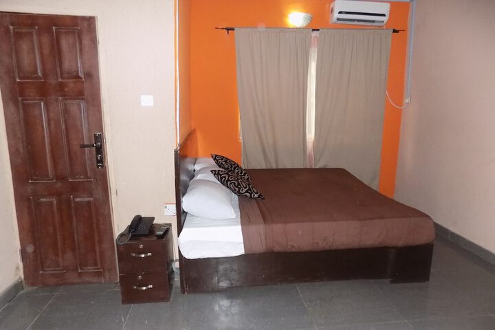 Room 11 of 27