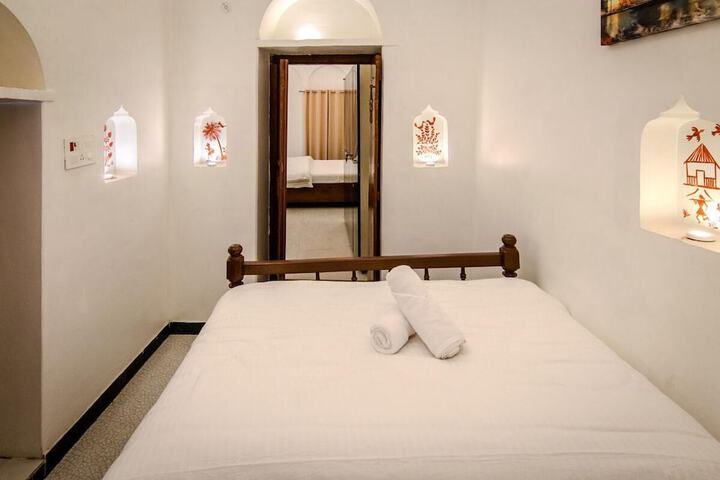 Room 3 of 44