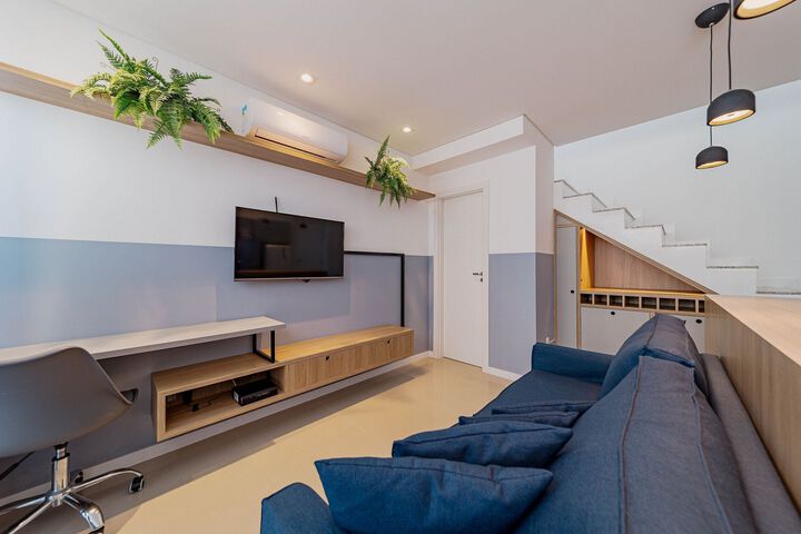 Room 4 of 16