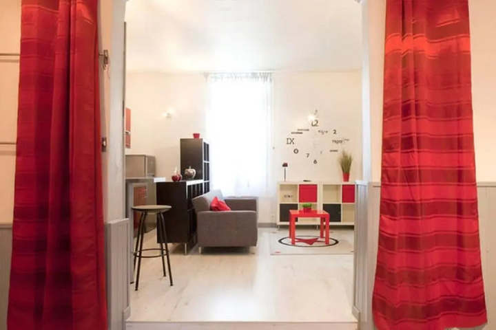 Room 6 of 10