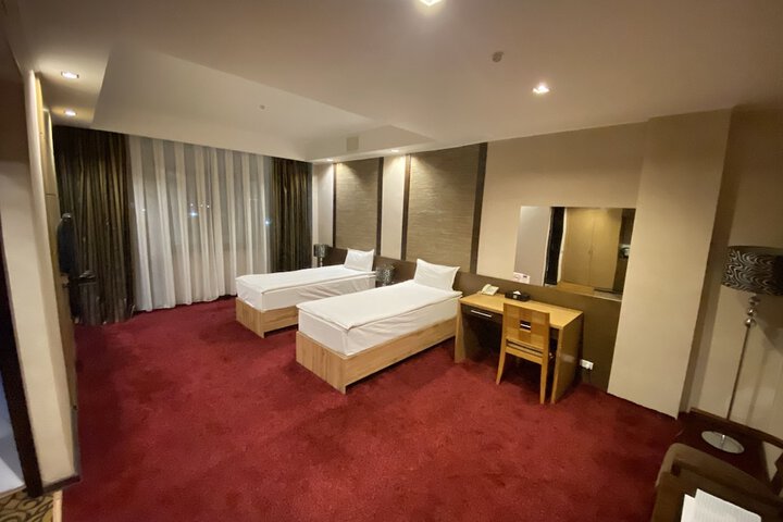 Room 8 of 14