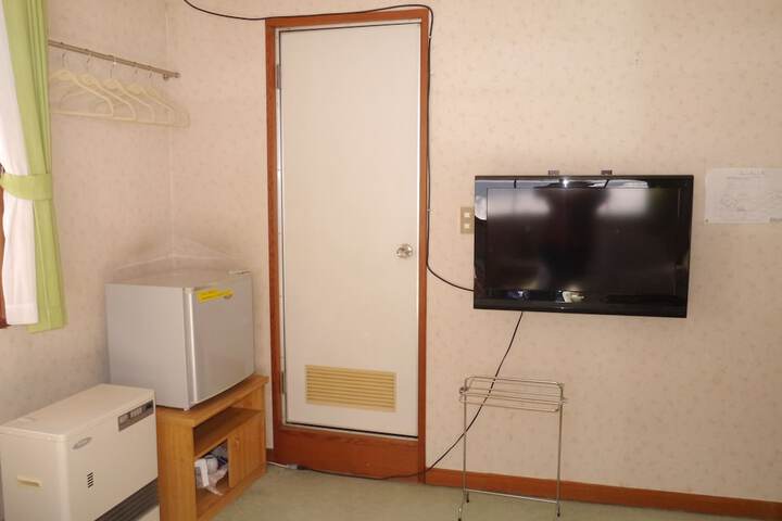 Room 12 of 32