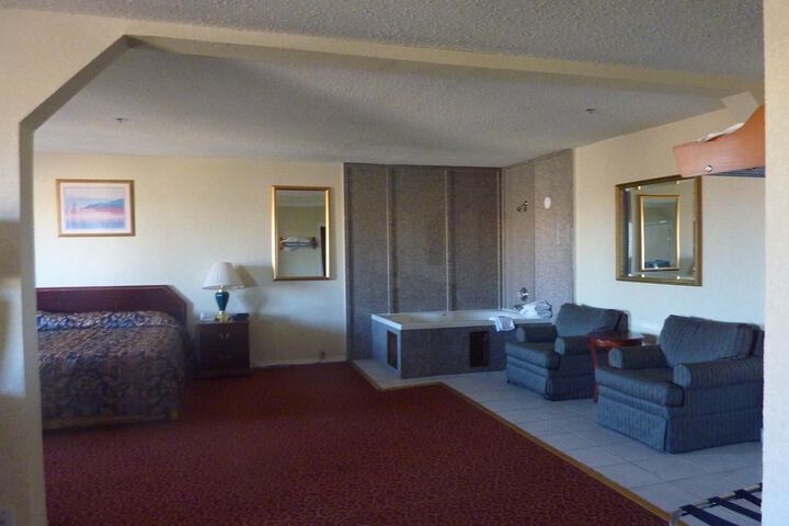 Room 4 of 15